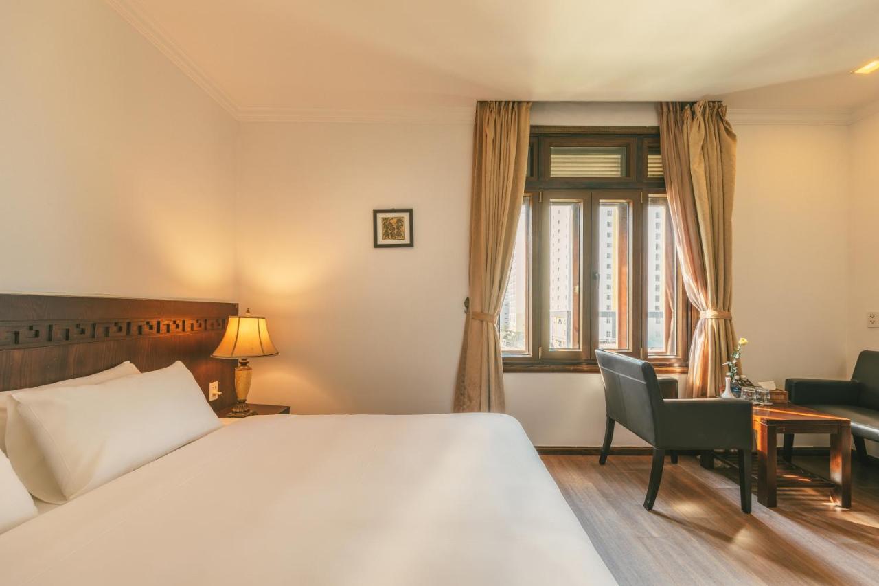 Chu Hotel Da Nang Buitenkant foto