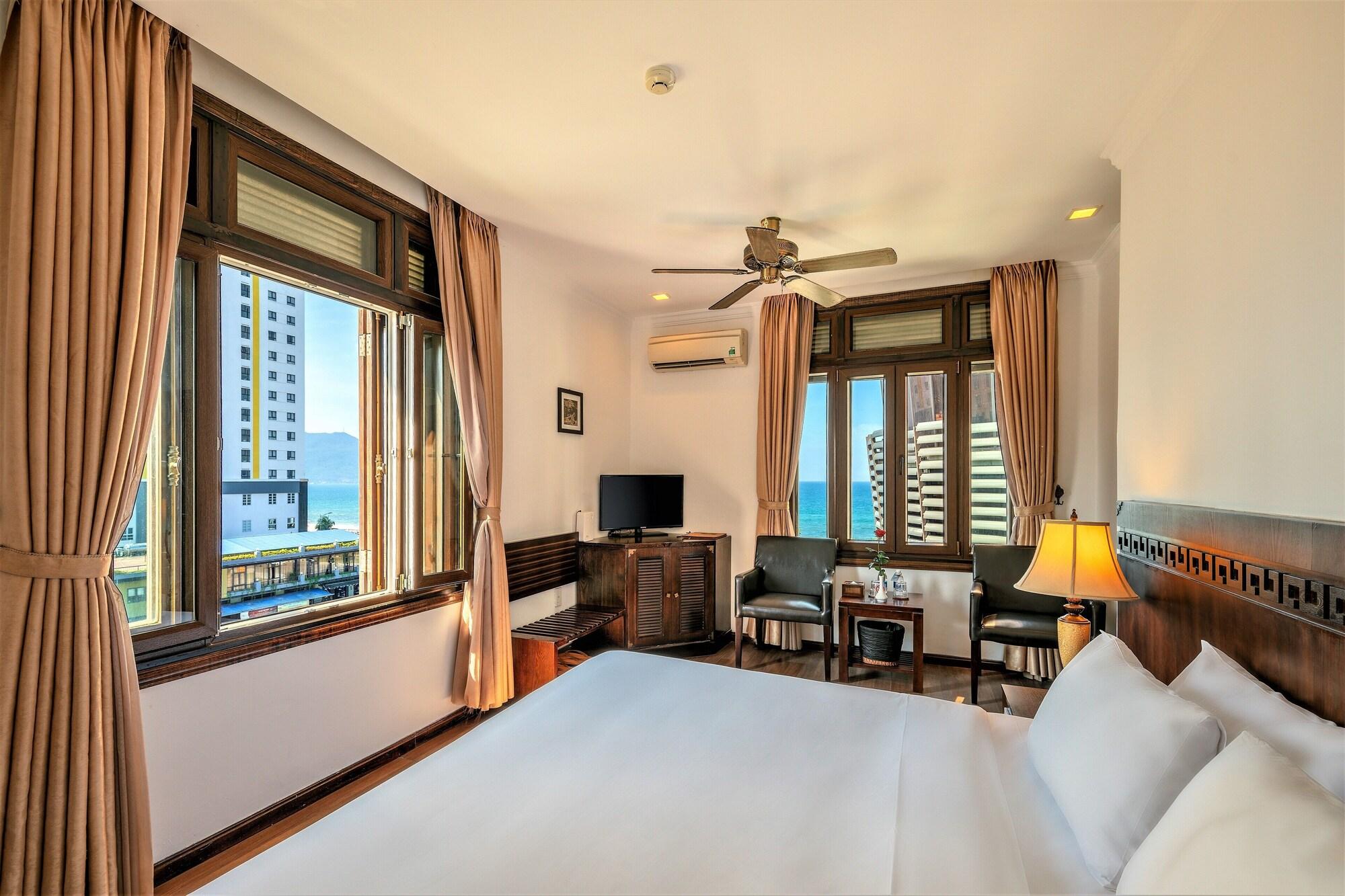 Chu Hotel Da Nang Buitenkant foto